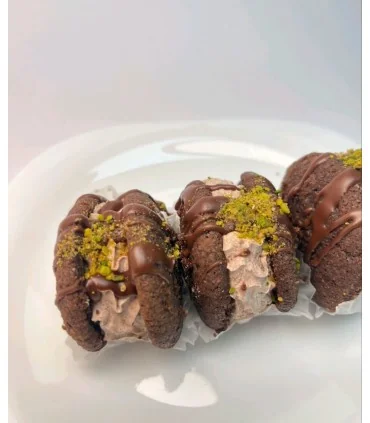شیرینی لطیفه نارگیلی کاکائویی با پودر پسته