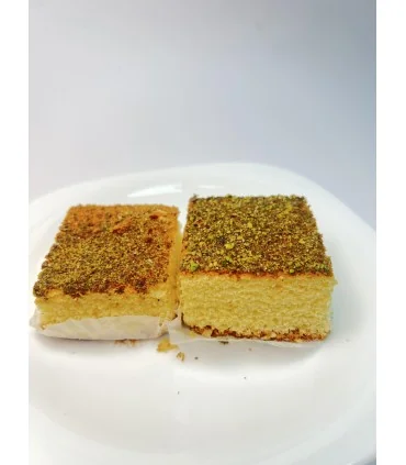 کیک اسفنجی با پودر پسته