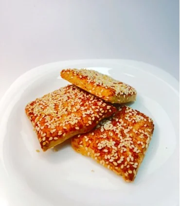 نان قندی کنجدی