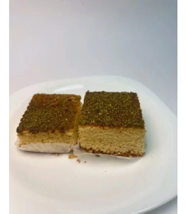کیک اسفنجی با پودر پسته