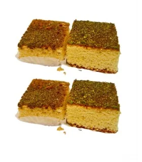 کیک اسفنجی با پودر پسته