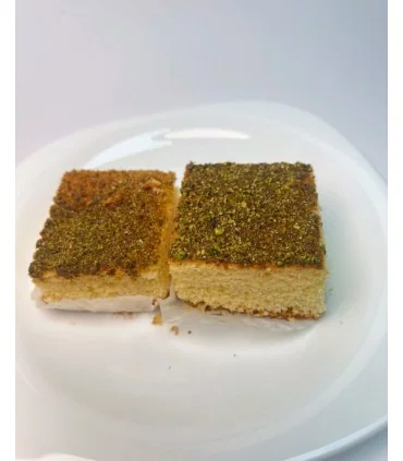 کیک اسفنجی با پودر پسته