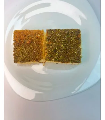 کیک اسفنجی با پودر پسته