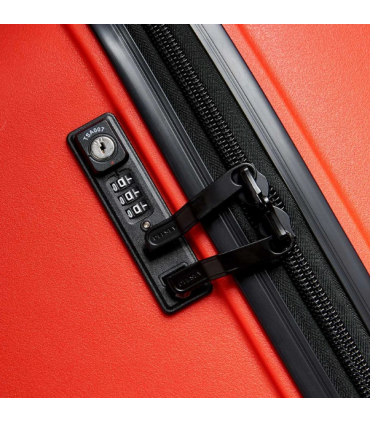 چمدان برند دلسی سایز متوسط از جنس پلی‌پروپیلن مدل بلمونت پلاس